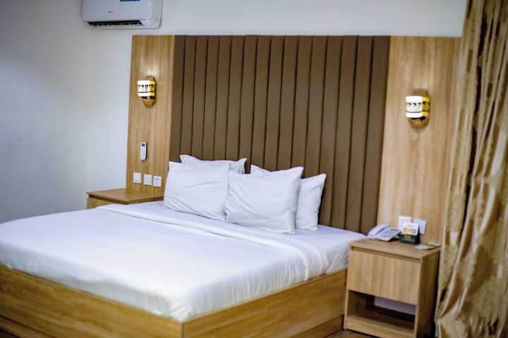 Room 6 of 49