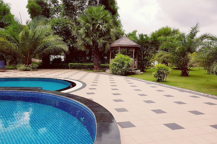 Hotel Pool
