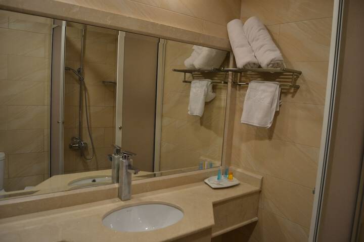 Room 33 of 52