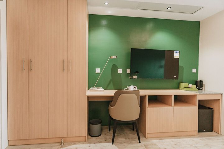 Room 4 of 72