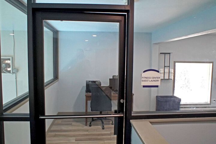 Business Center 69 of 78