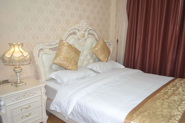 Room 2 of 16