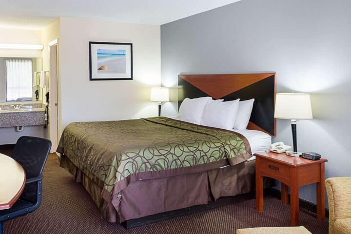 1 King Bed (4 of 4)