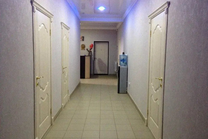 Room 2 of 8