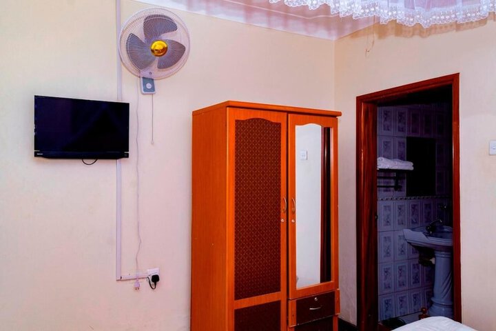 Room 16 of 48