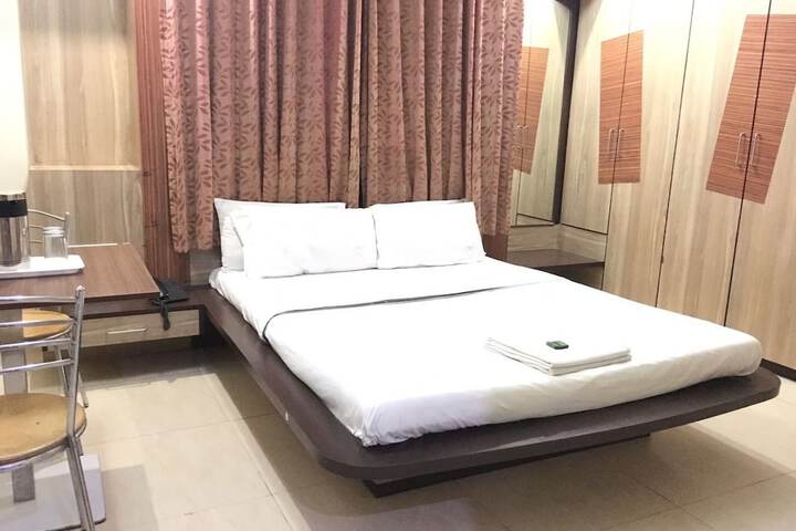 Room 12 of 16