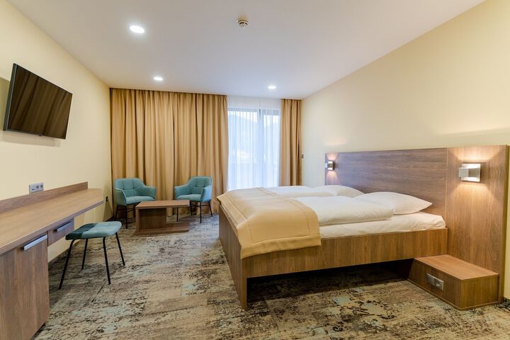 Room 3 of 34