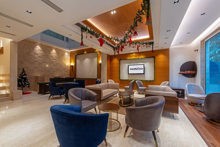 Entrance & Lobby