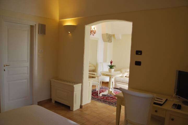 Room 3 of 106