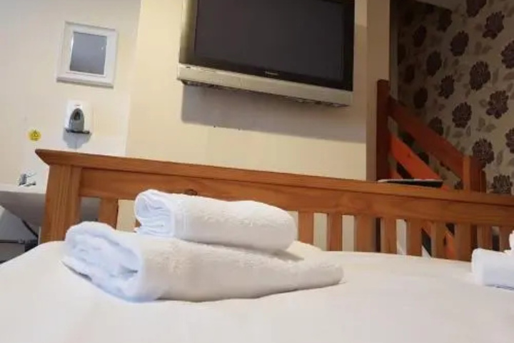 Room 5 of 11