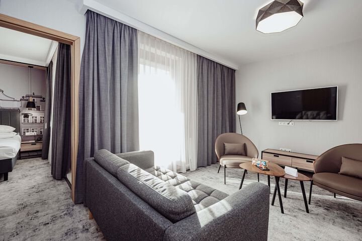 Room 25 of 155