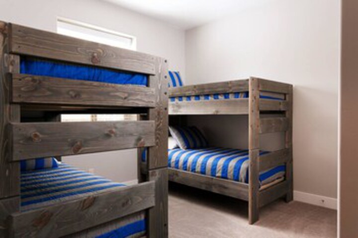 Room 33 of 39
