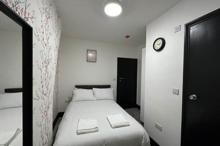 Room 13 of 27
