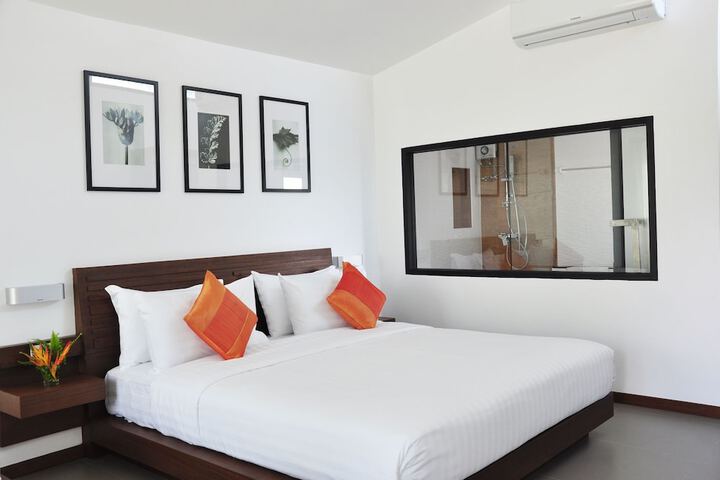 Room 10 of 29