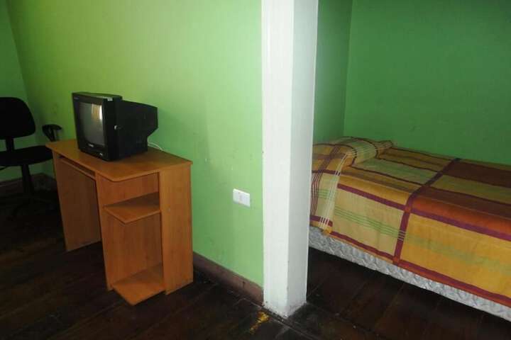 Room 8 of 40