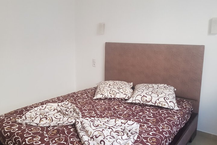 Room 3 of 37