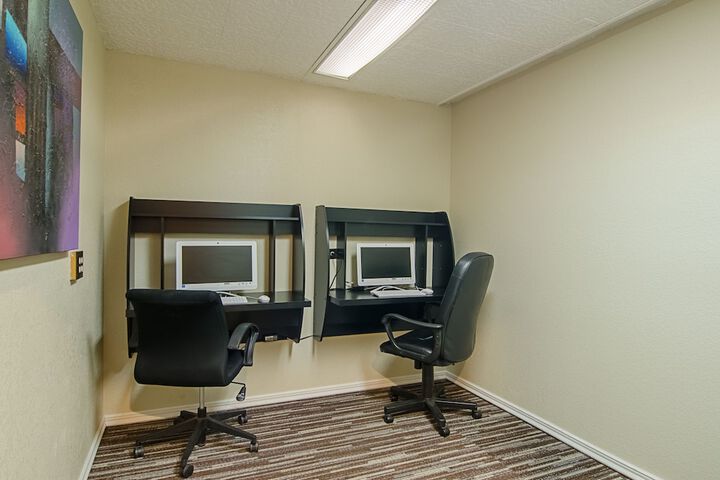 Business Center 51 of 58