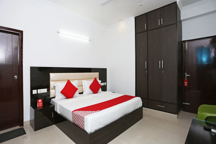 Room 2 of 10