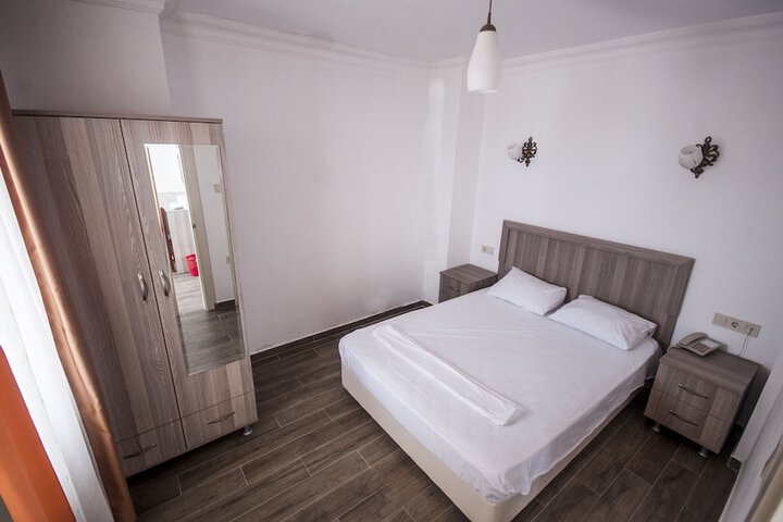 Room 2 of 31
