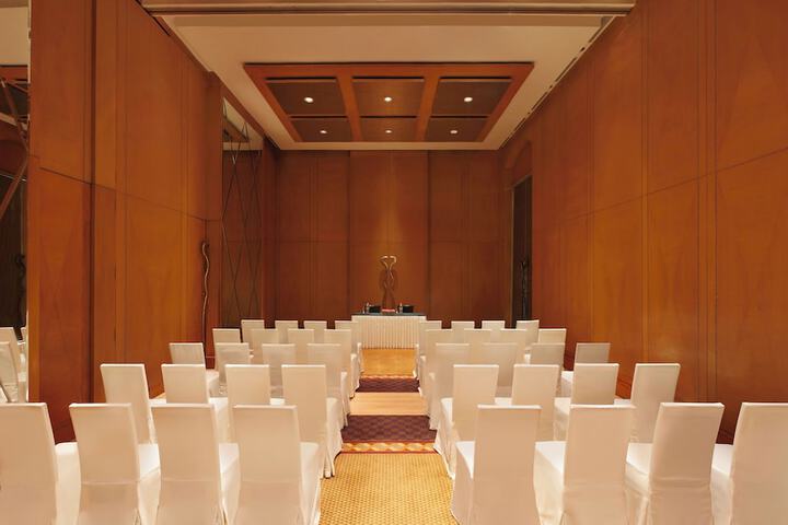 Ballroom/Hall 54 of 64