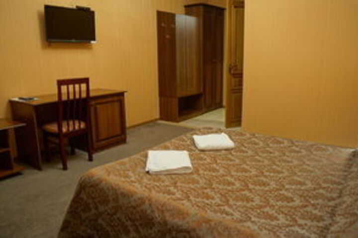Room 15 of 33