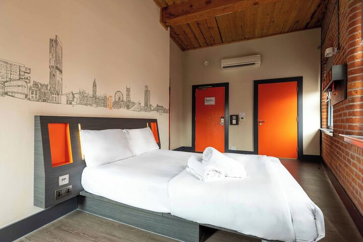 Room 34 of 53