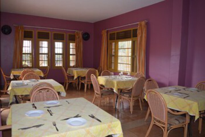 Dining 16 of 29