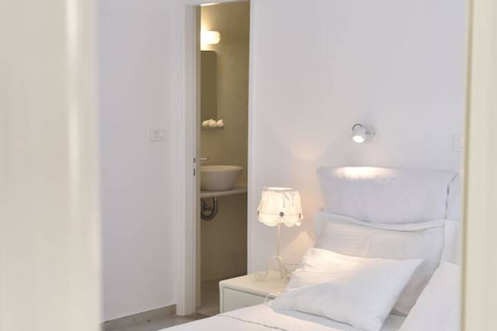 Room 21 of 103