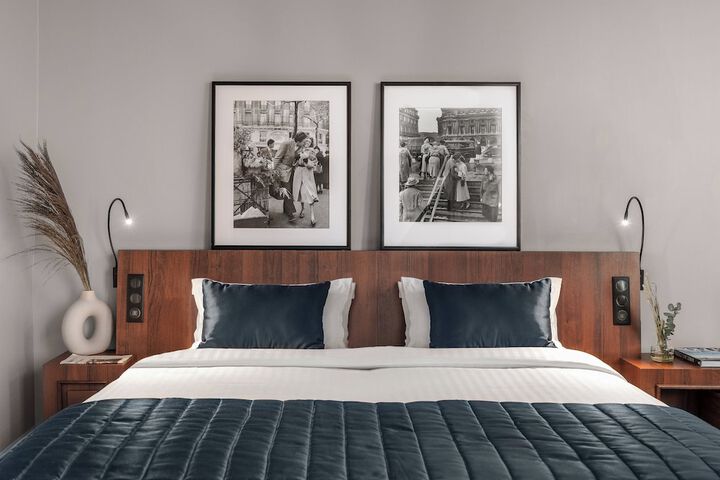 Room 19 of 200