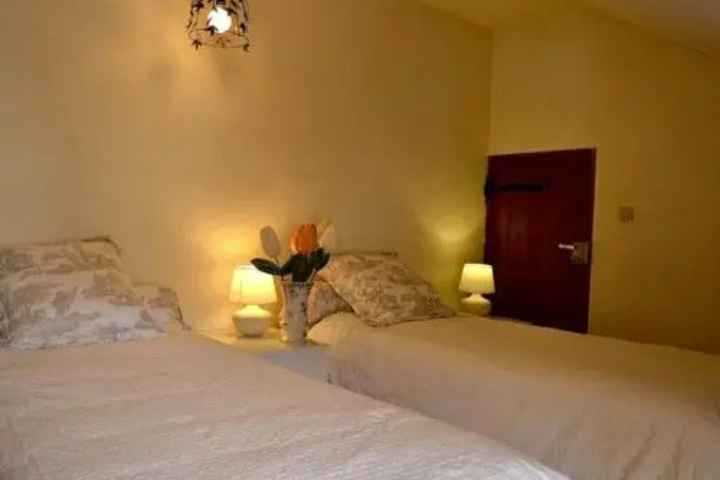Room 4 of 16