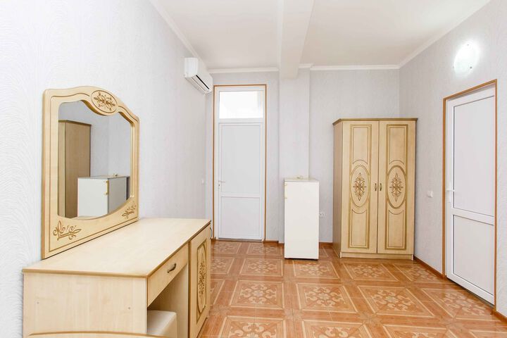 Room 28 of 47