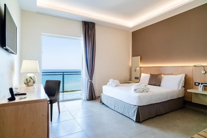 Room 34 of 84