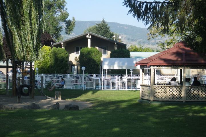 Property Grounds 24 of 29