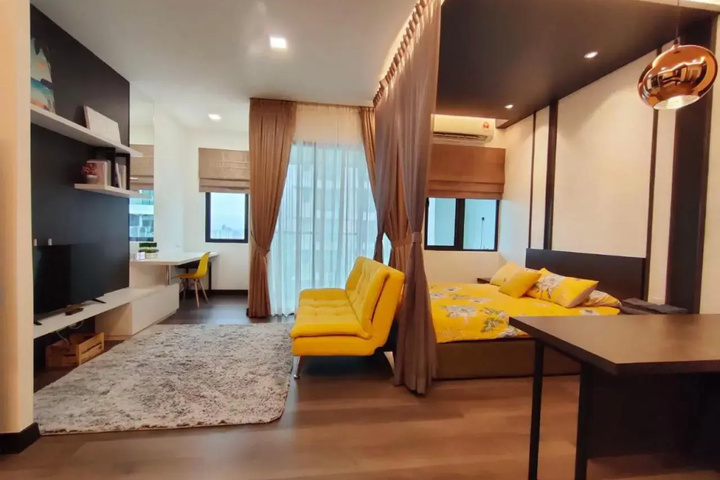 Room 4 of 18
