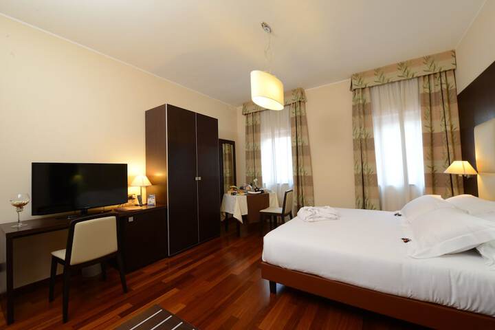 Room 3 of 15