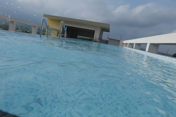 Hotel Pool