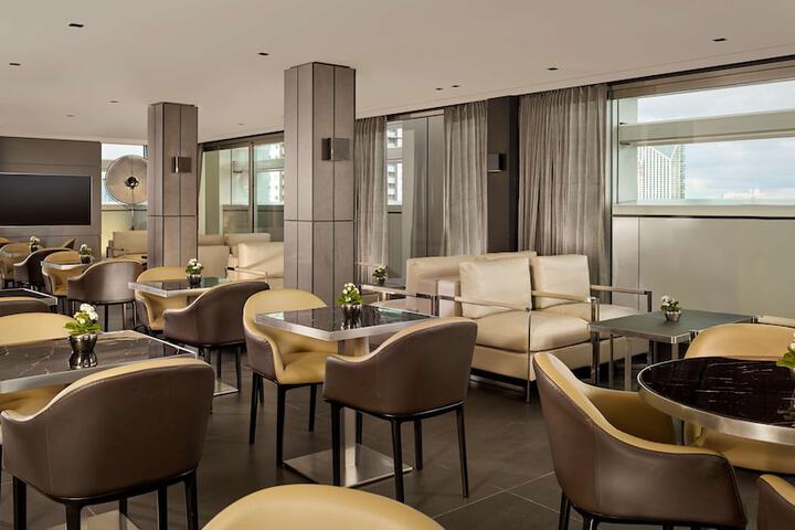 Lounge 41 of 46