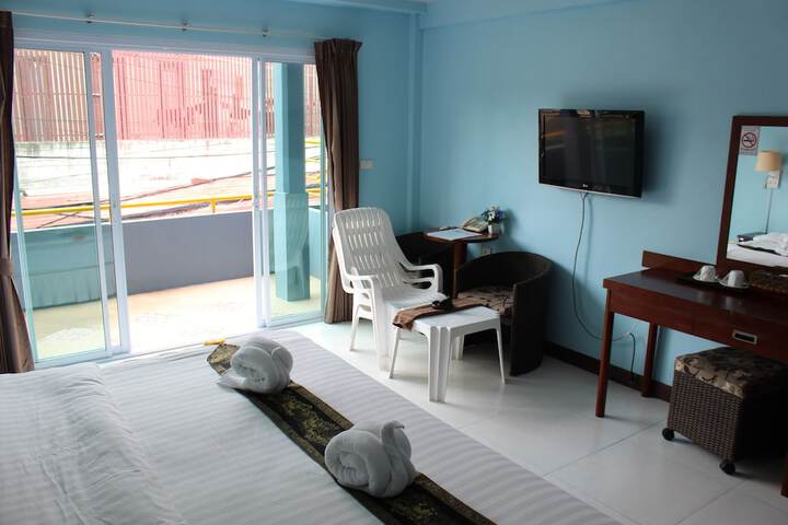 Room 32 of 63
