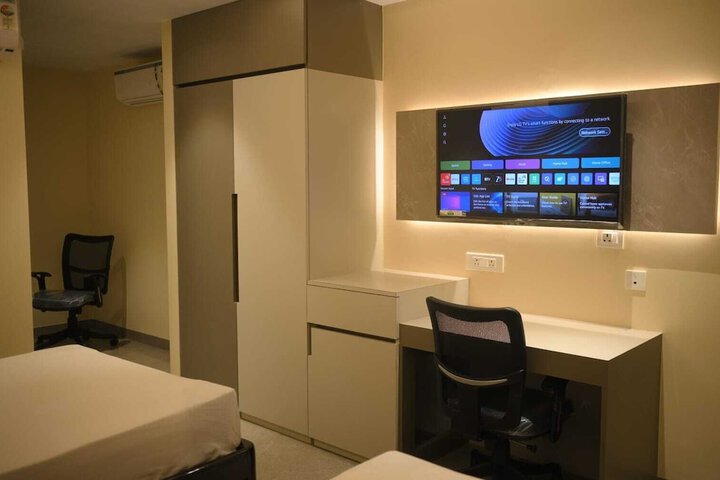 Room 7 of 11