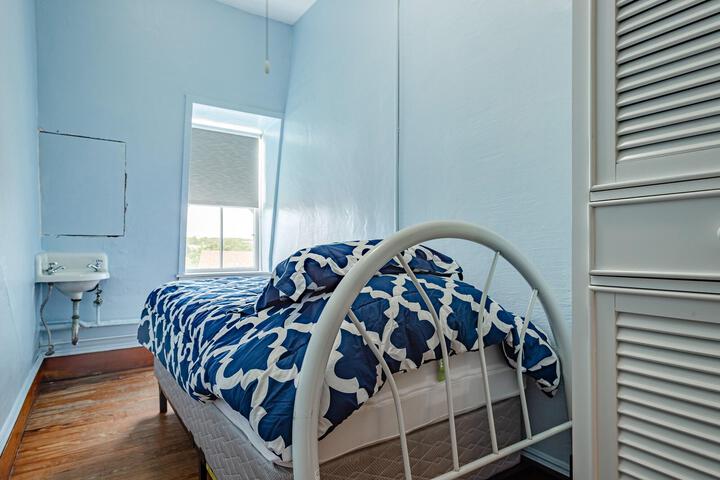 Room 43 of 63