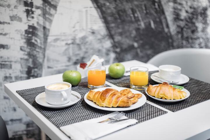 Breakfast/Coffee Service 19 of 32