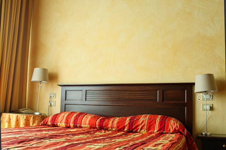 Room 13 of 27