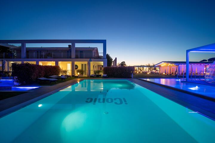 Pool 33 of 55