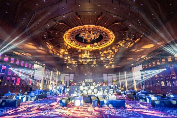 Ballroom/Hall 80 of 107