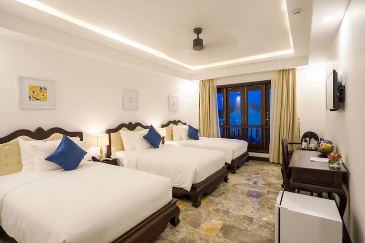 Room 5 of 113
