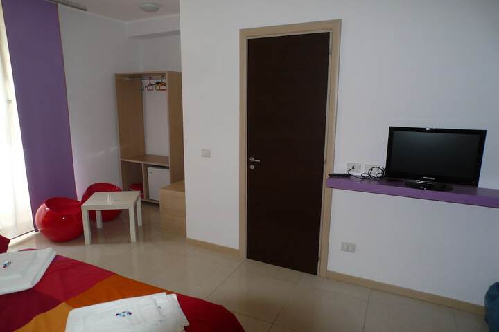Room 11 of 34