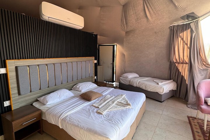 Room 22 of 76