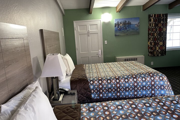 1 Queen Bed (5 of 56)