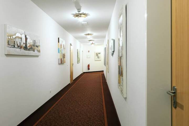 Ballroom/Hall 32 of 36