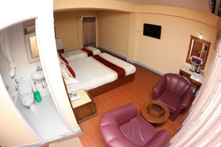 Room 10 of 33